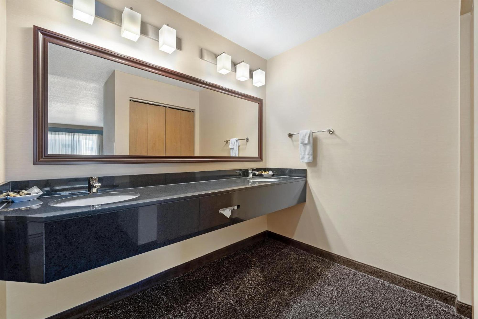 Best Western Plus City Center Spokane Bagian luar foto